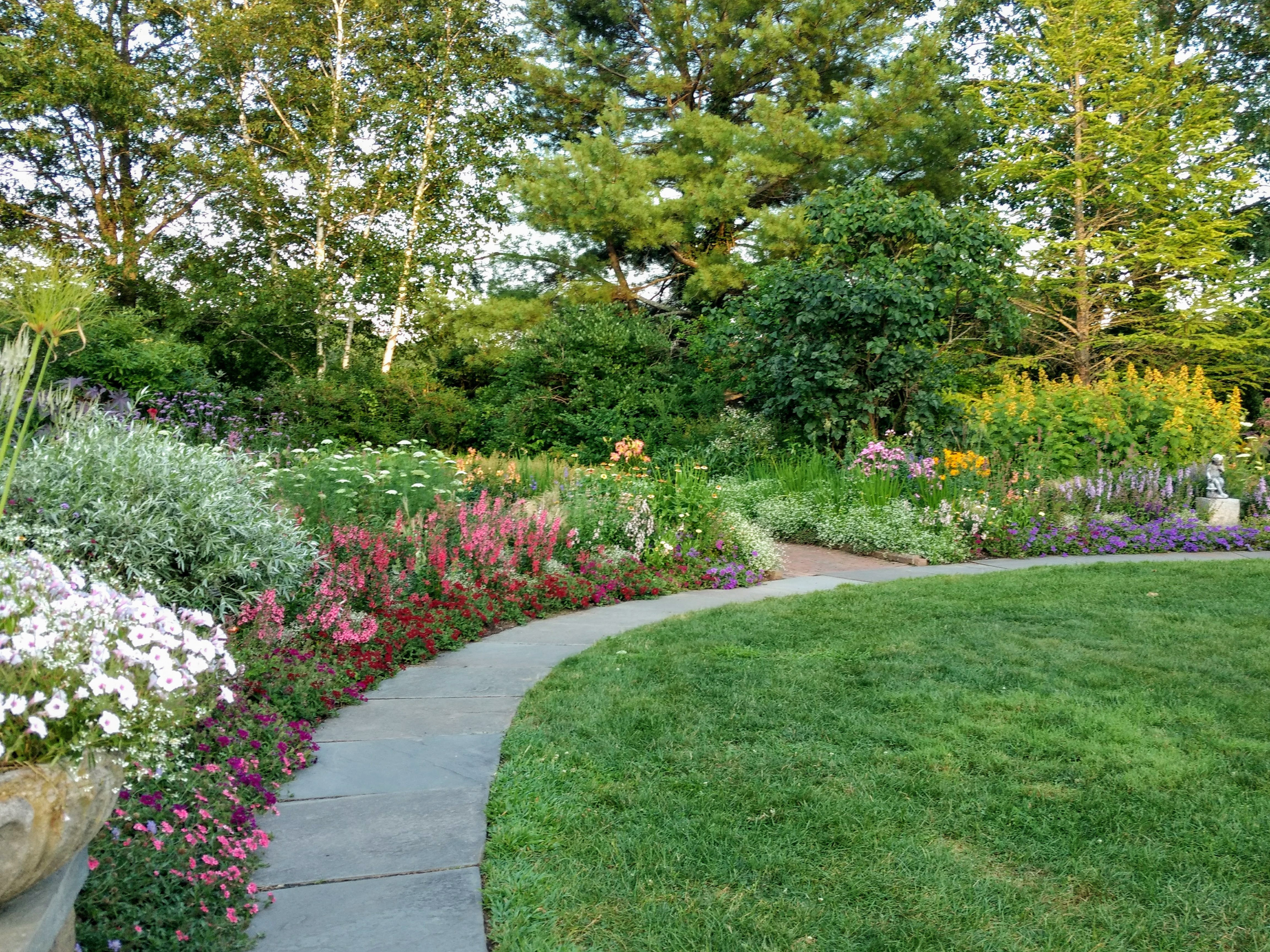 Благоустройство участка частного дома в Северодвинске и Архангельской области